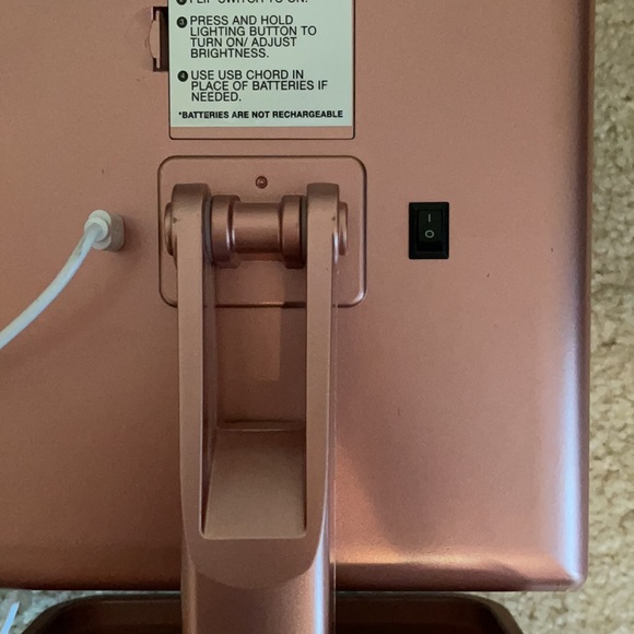 Trifold Vanity mirror - Picture 4 of 8